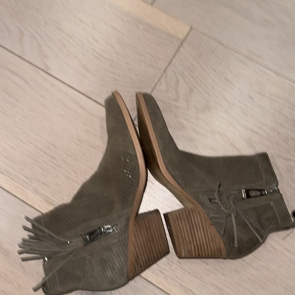 Western booties pointed toe Guess olive Talzay leather pegboard style size 8. - Picture 6 of 6